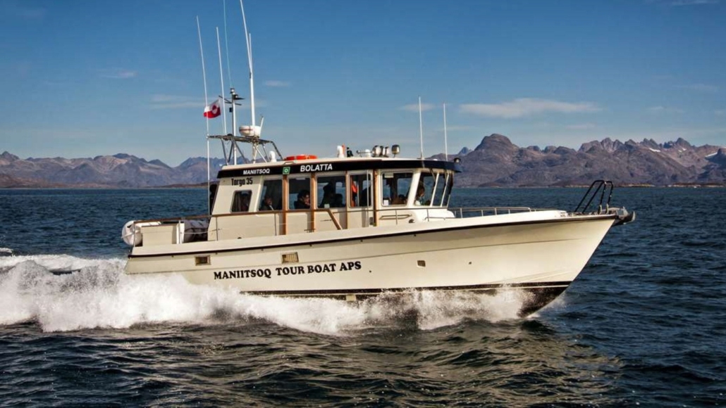 maniitsoq tour boat for ski